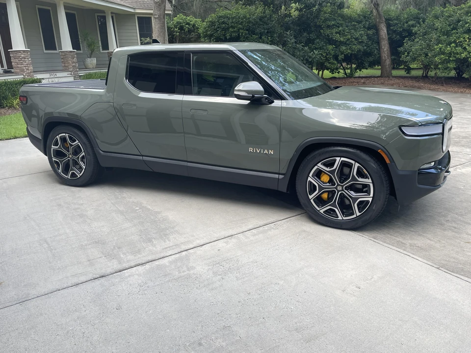 2022 Rivian R1T - Image 28 of 31