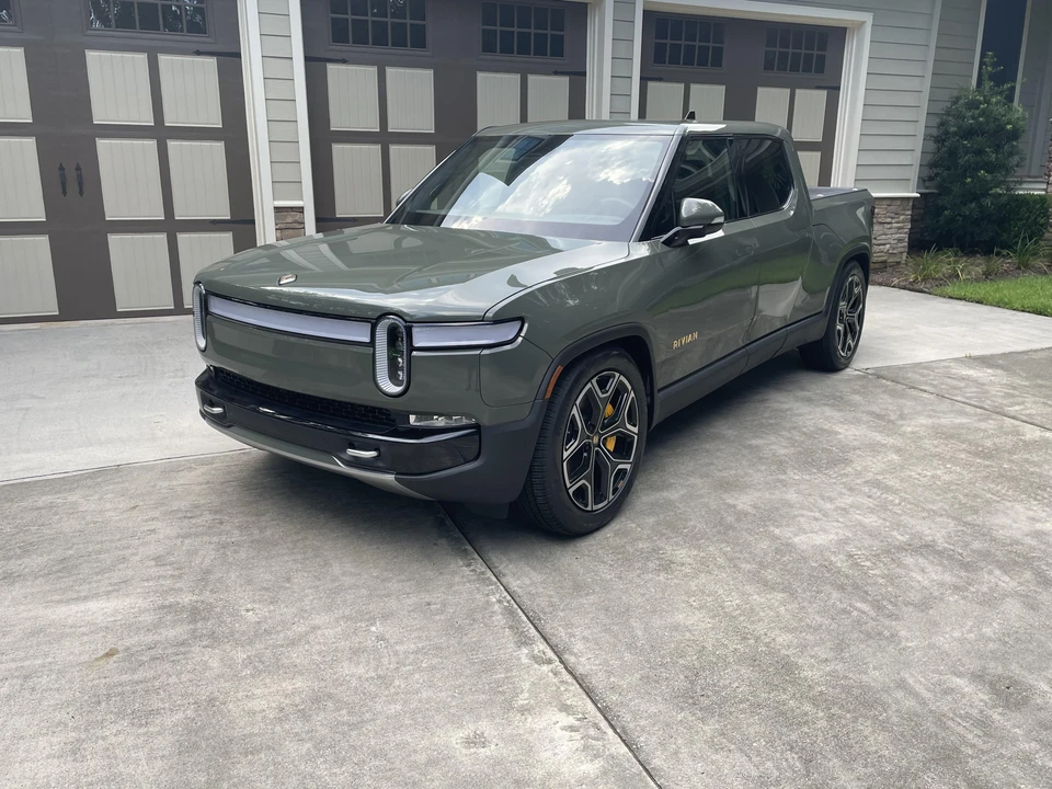 2022 Rivian R1T - Image 9 of 31