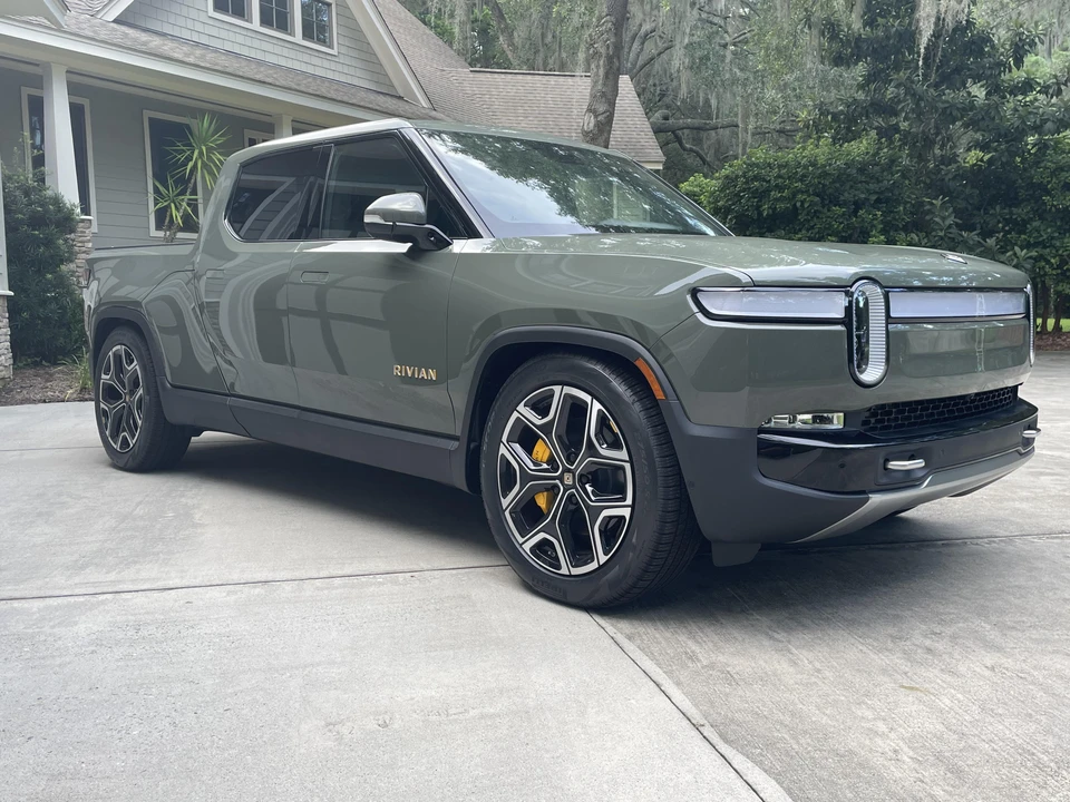 2022 Rivian R1T - Image 30 of 31