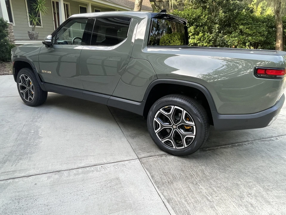 2022 Rivian R1T - Image 18 of 31