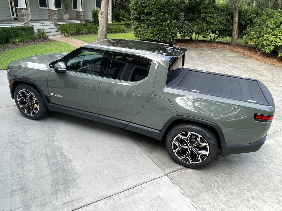 2022 Rivian R1T - Image 17 of 31