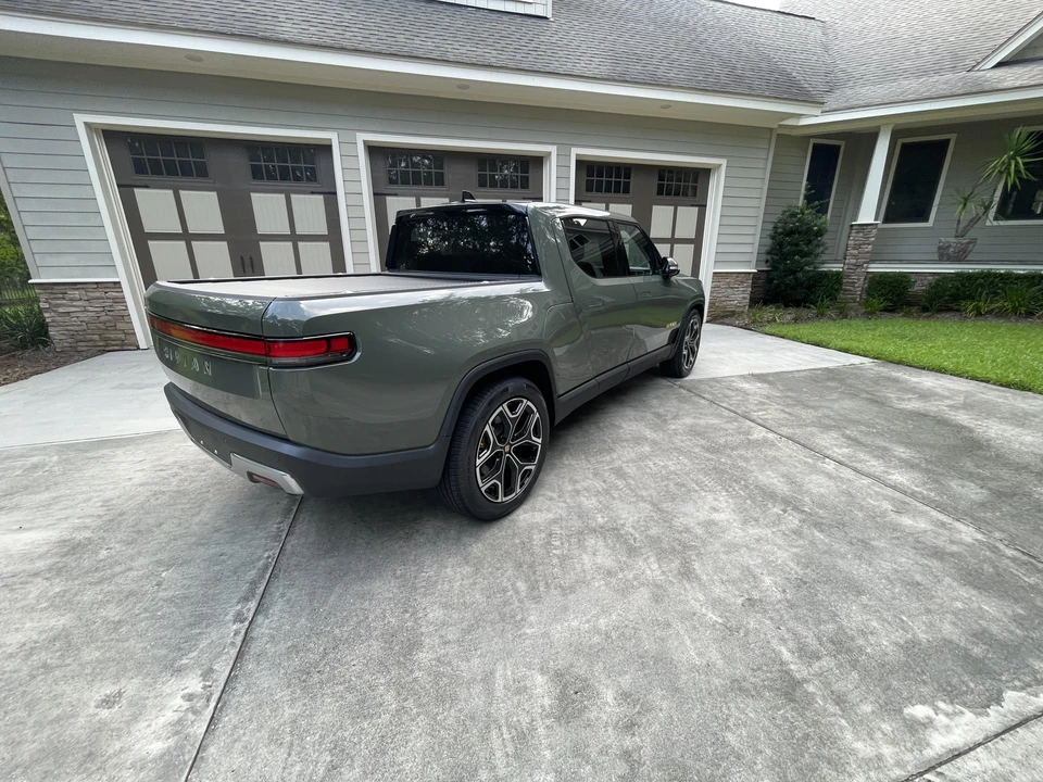 2022 Rivian R1T - Image 26 of 31