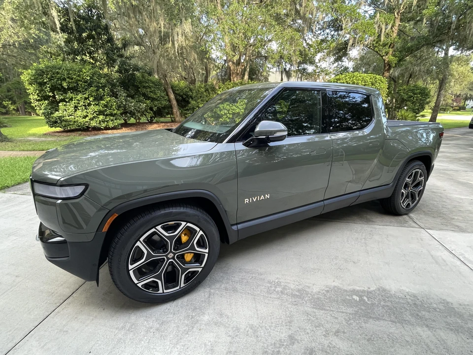 2022 Rivian R1T - Image 12 of 31