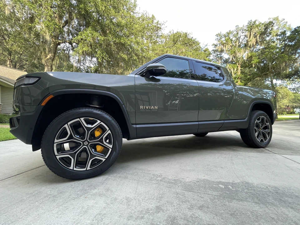 2022 Rivian R1T - Image 14 of 31
