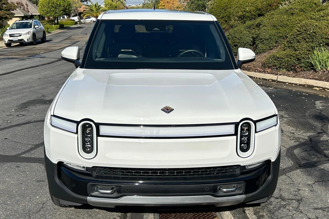 2022 Rivian R1T - Image 2 of 31