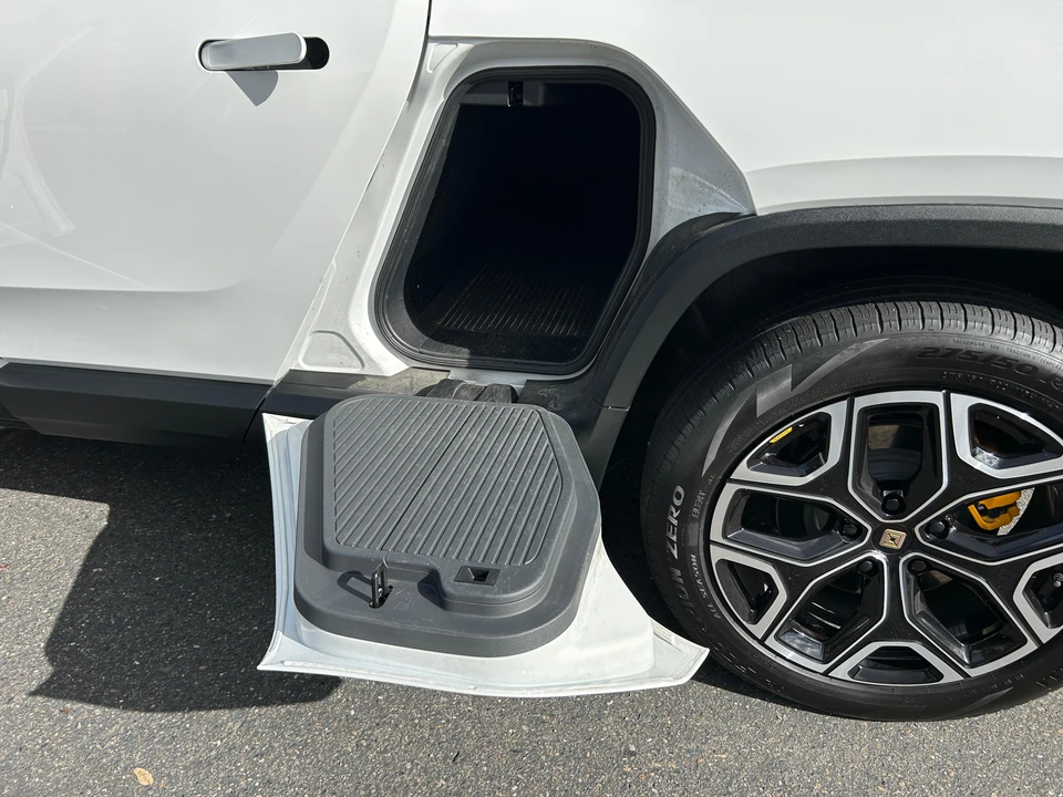 2022 Rivian R1T - Image 25 of 31