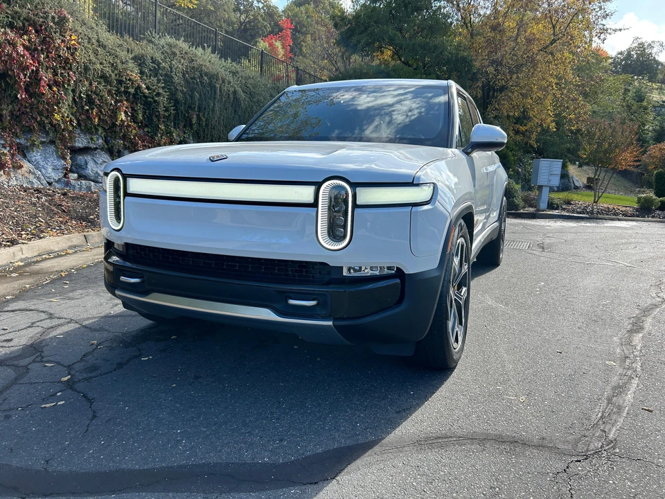 2022 Rivian R1T - Image 7 of 31
