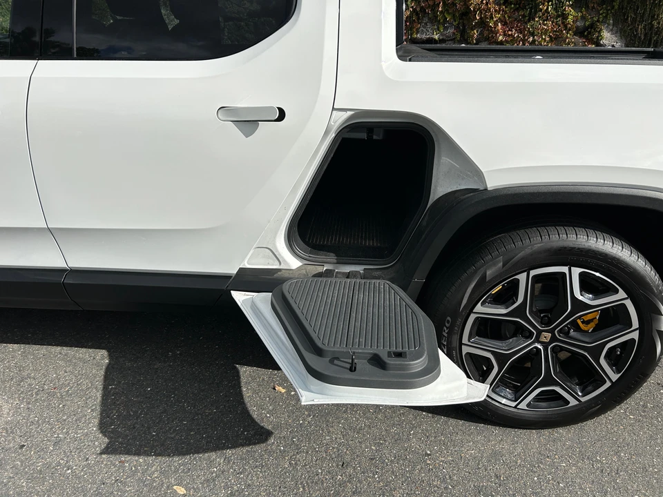 2022 Rivian R1T - Image 24 of 31