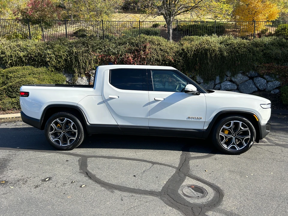 2022 Rivian R1T - Image 12 of 31