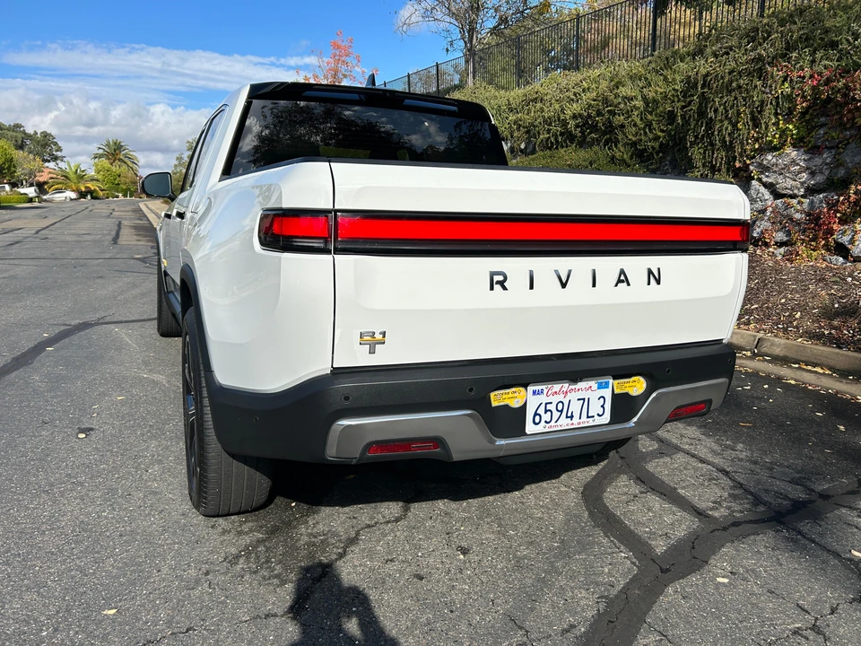 2022 Rivian R1T - Image 10 of 31