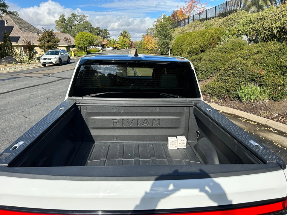 2022 Rivian R1T - Image 29 of 31