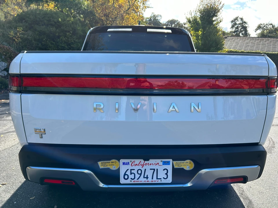 2022 Rivian R1T - Image 11 of 31