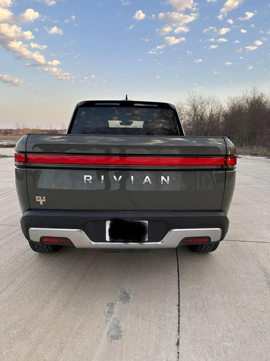 2022 Rivian R1T - Image 10 of 16