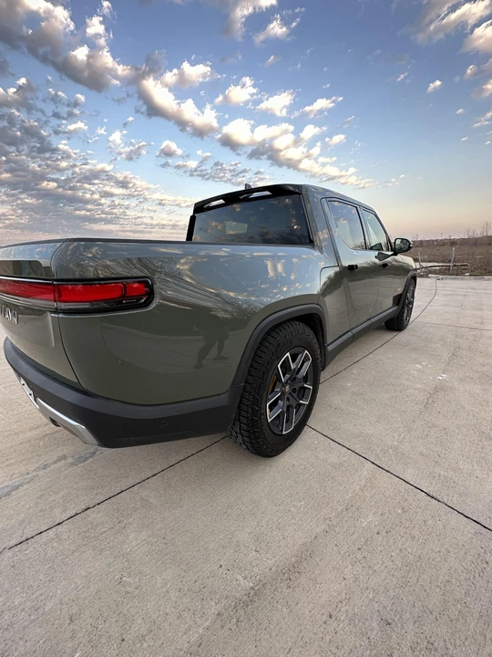 2022 Rivian R1T - Image 12 of 16