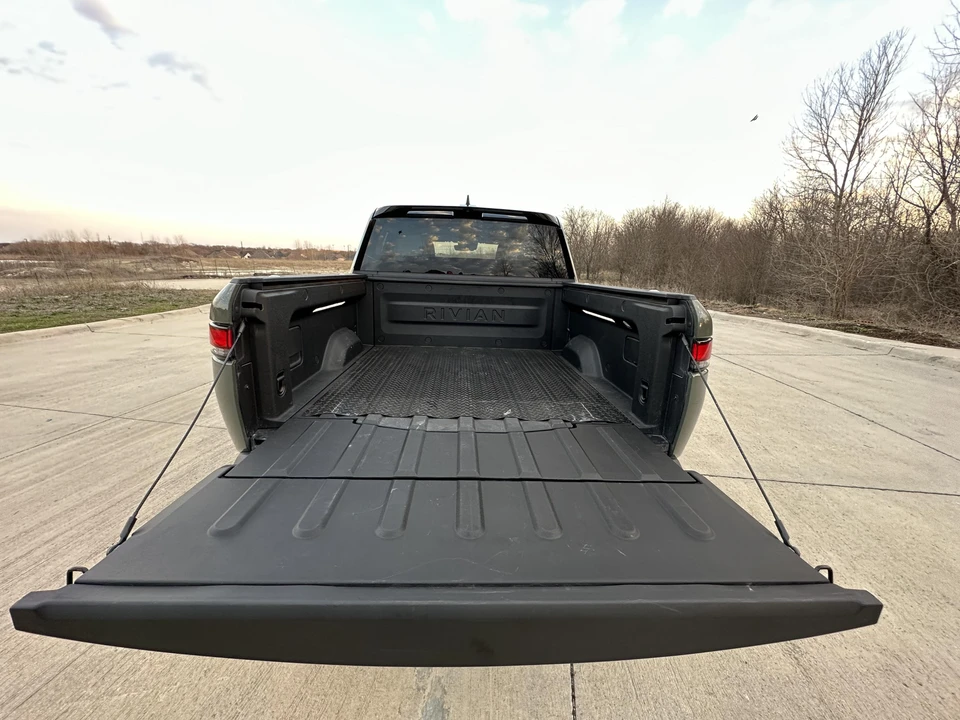 2022 Rivian R1T - Image 11 of 16