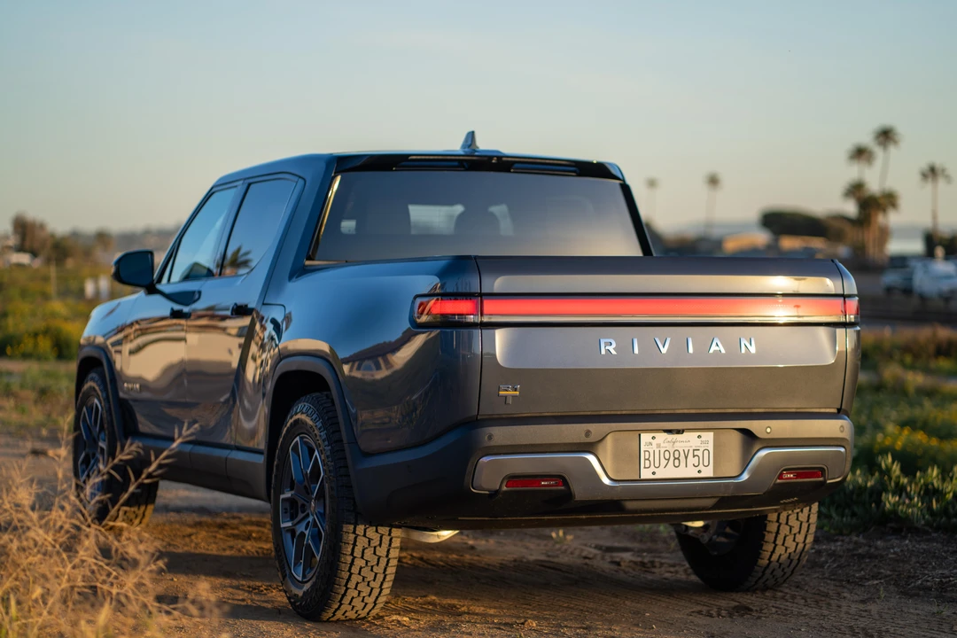 2022 Rivian R1T - Image 7 of 31