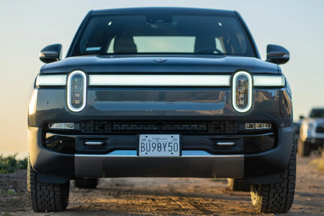 2022 Rivian R1T - Image 2 of 31