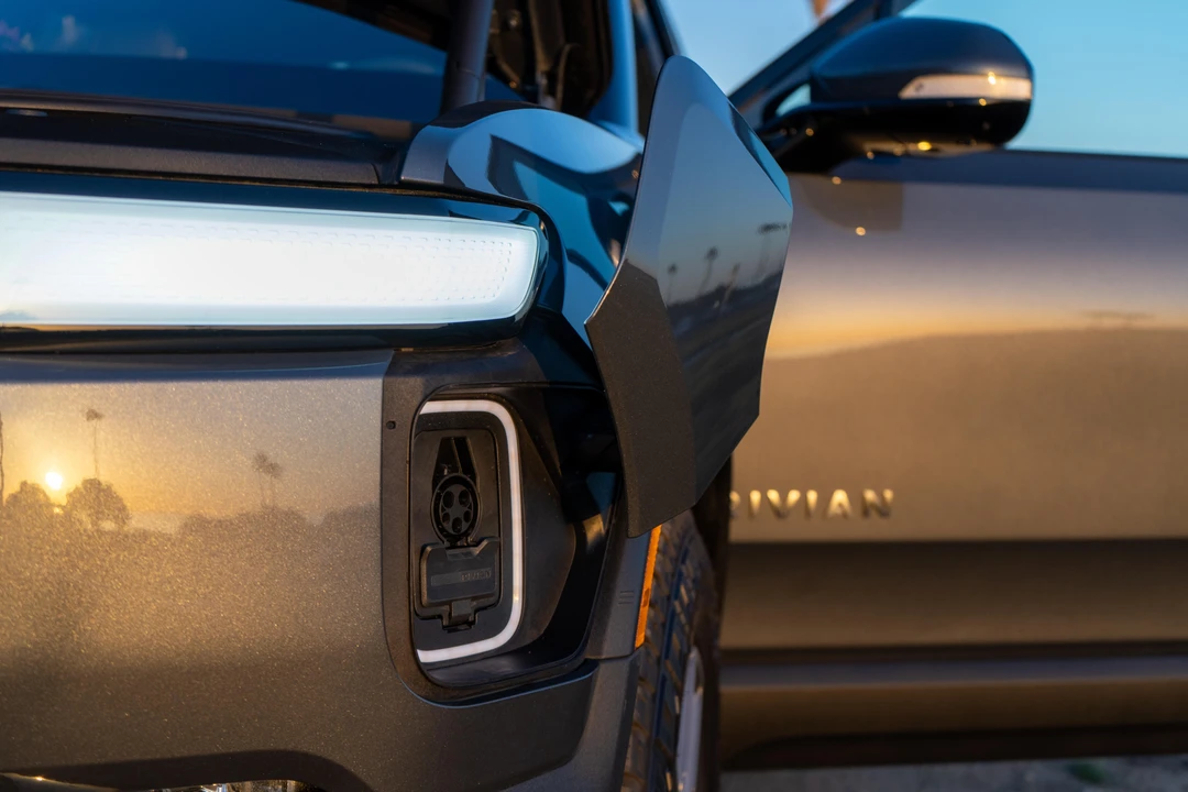 2022 Rivian R1T - Image 16 of 31