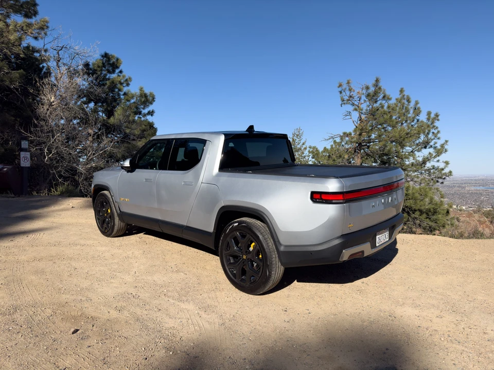 2022 Rivian R1T - Image 9 of 31
