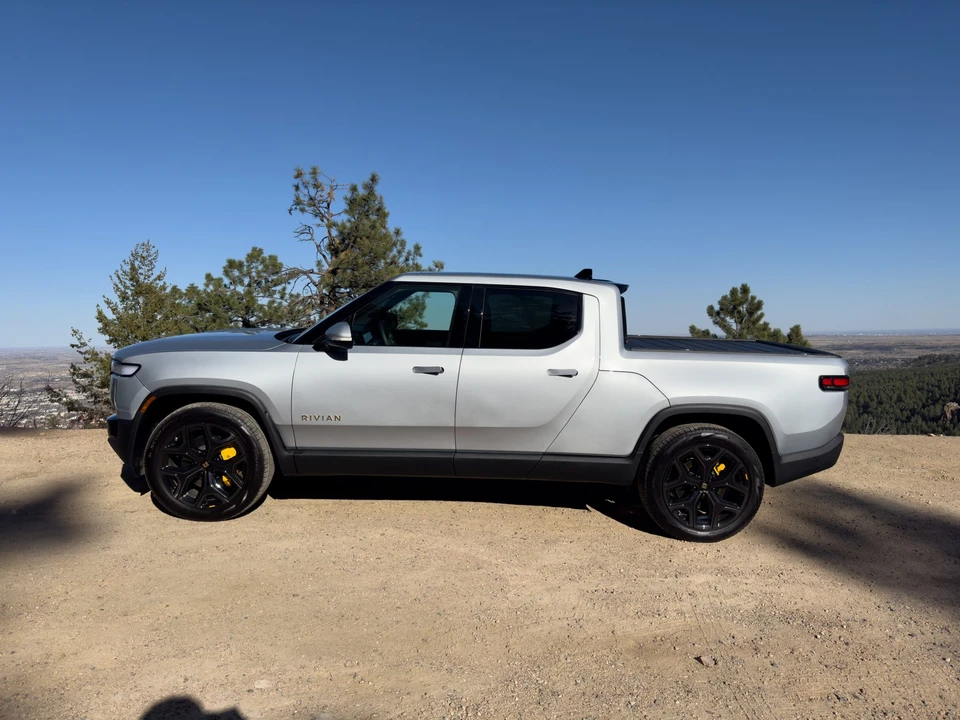 2022 Rivian R1T - Image 8 of 31