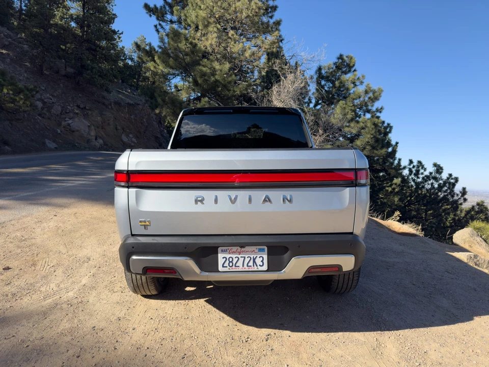 2022 Rivian R1T - Image 10 of 31
