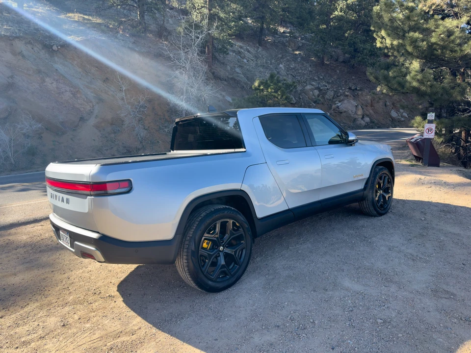 2022 Rivian R1T - Image 12 of 31