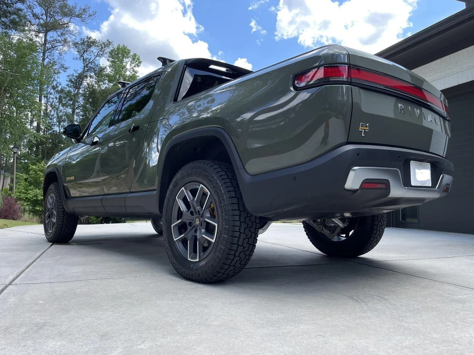 2022 Rivian R1T - Image 12 of 31