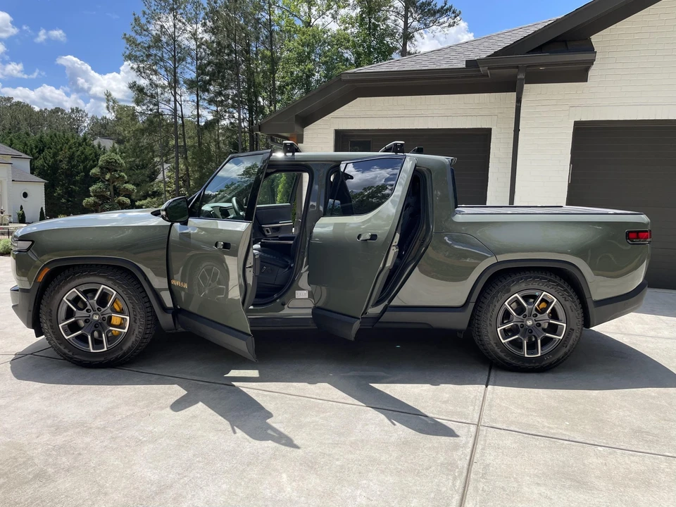 2022 Rivian R1T - Image 24 of 31
