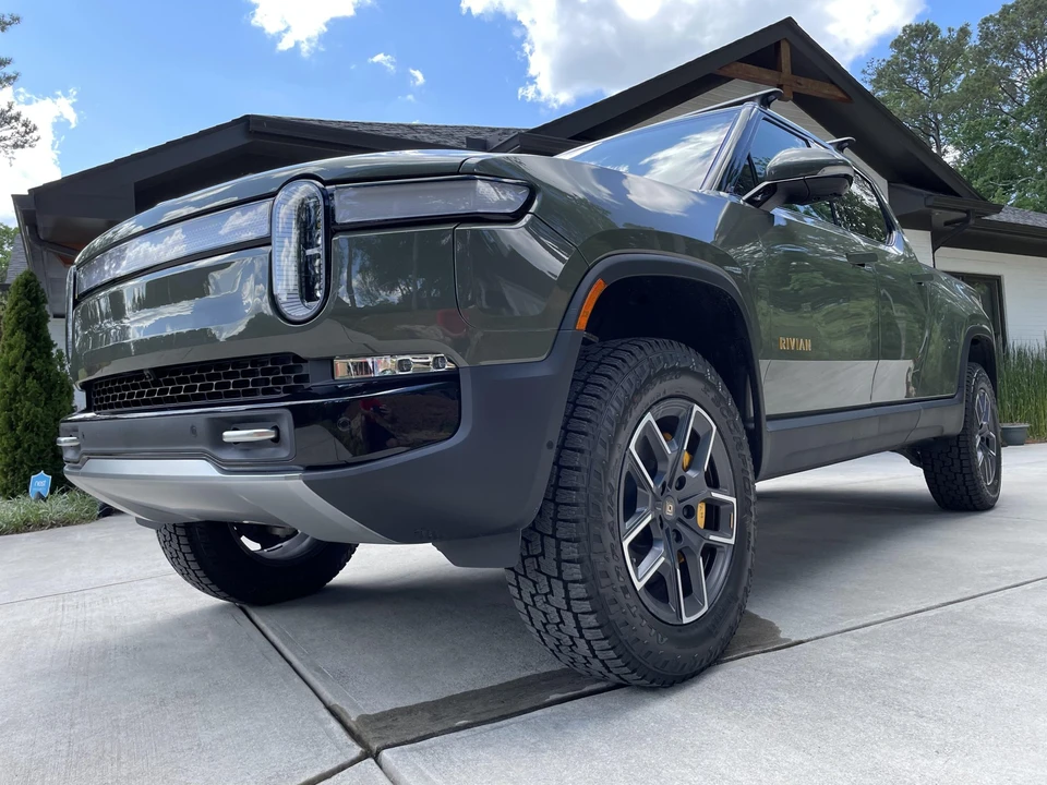 2022 Rivian R1T - Image 2 of 31