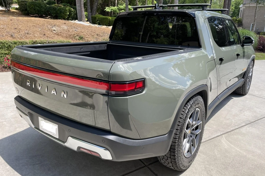 2022 Rivian R1T - Image 19 of 31