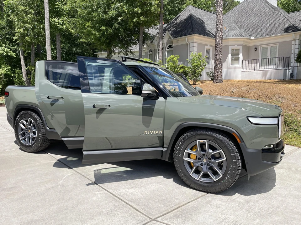 2022 Rivian R1T - Image 17 of 31