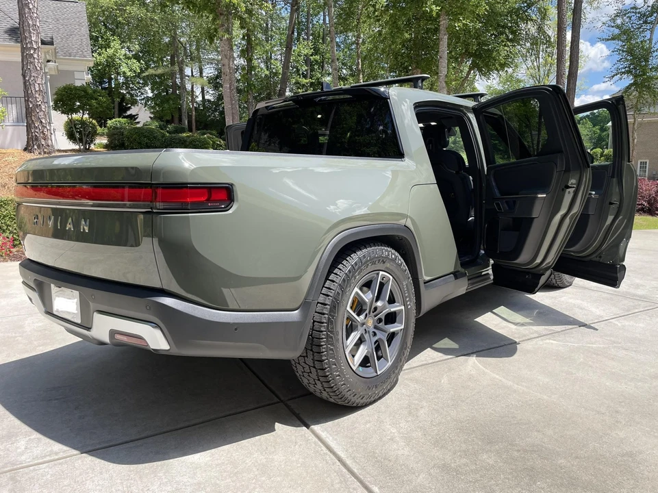 2022 Rivian R1T - Image 18 of 31