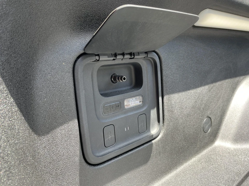 2022 Rivian R1T - Image 31 of 31