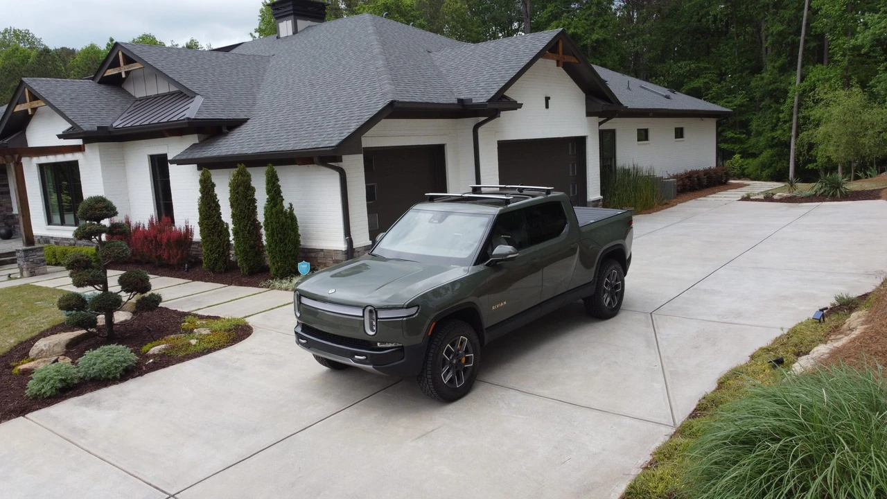 2022 Rivian R1T - Image 4 of 31