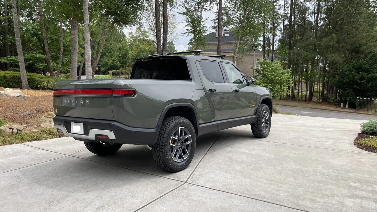 2022 Rivian R1T - Image 10 of 31