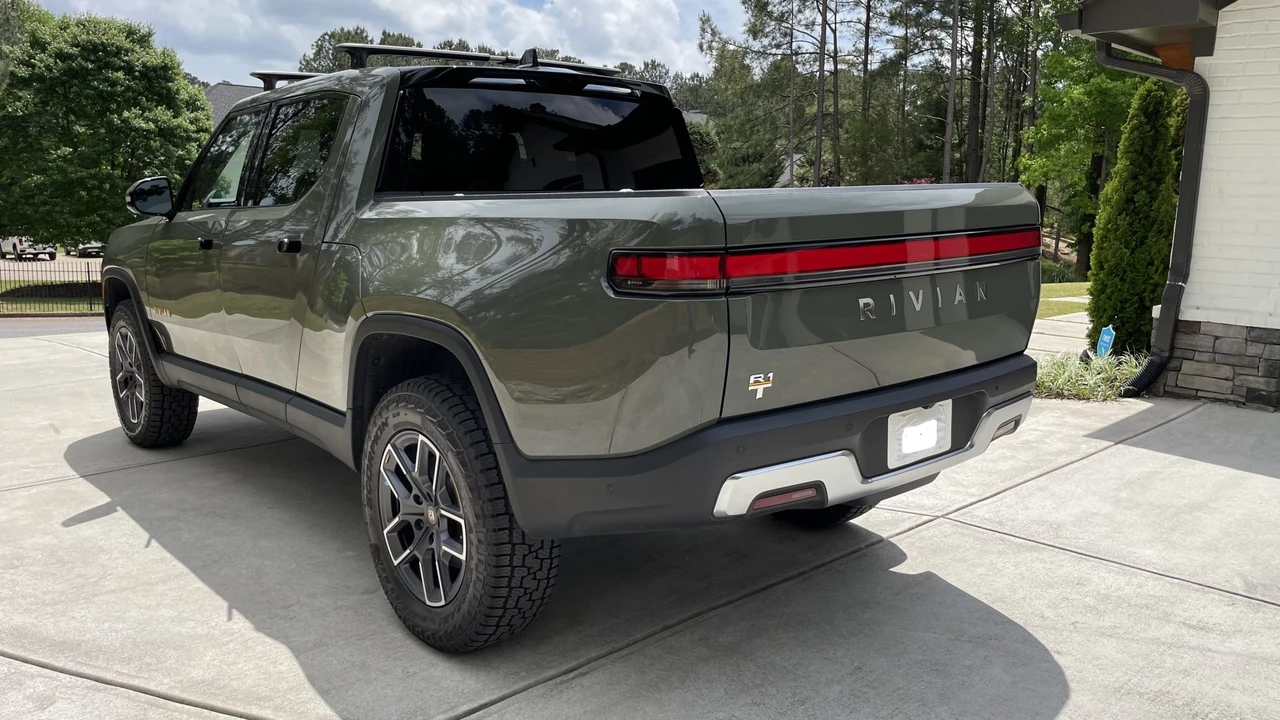 2022 Rivian R1T - Image 13 of 31
