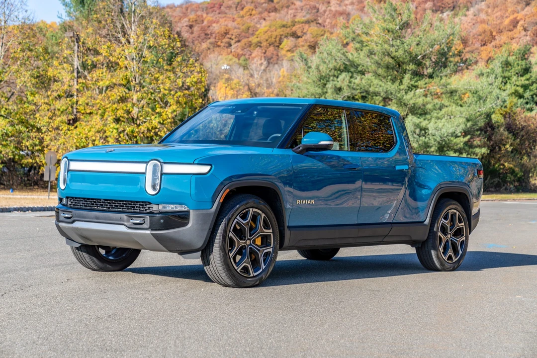 2022 Rivian R1T - Image 2 of 31