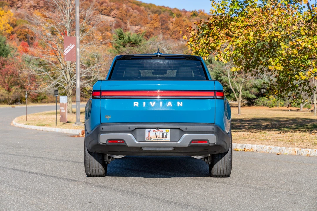 2022 Rivian R1T - Image 7 of 31