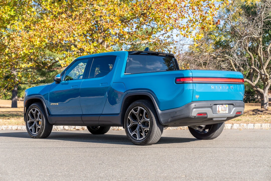 2022 Rivian R1T - Image 15 of 31