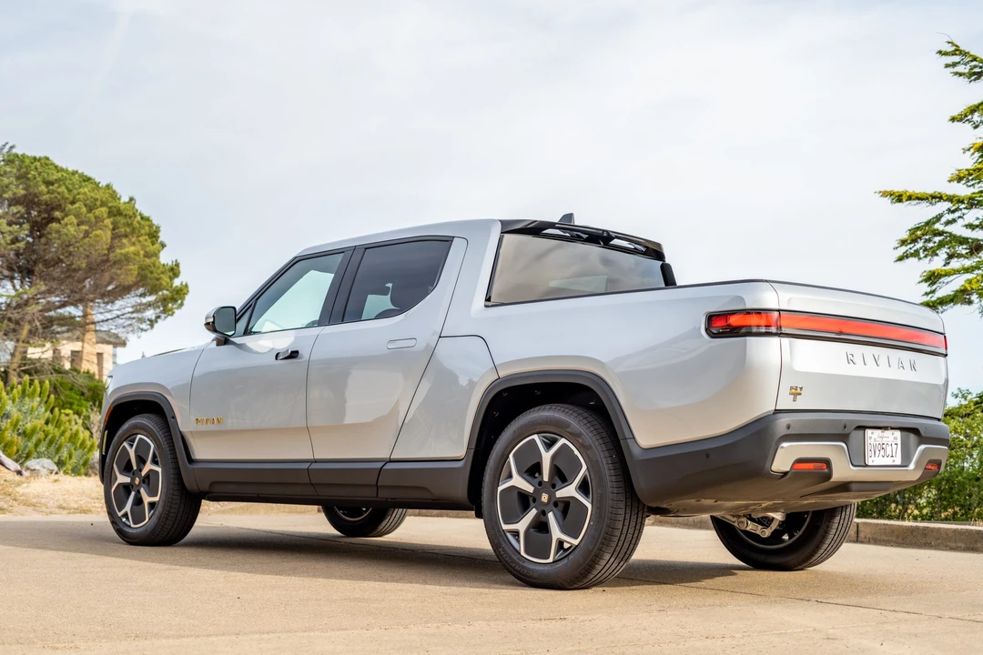 2022 Rivian R1T - Image 7 of 31