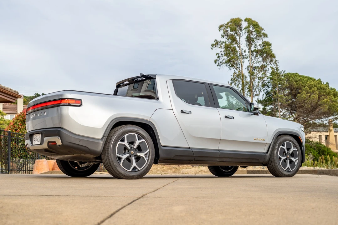 2022 Rivian R1T - Image 18 of 31