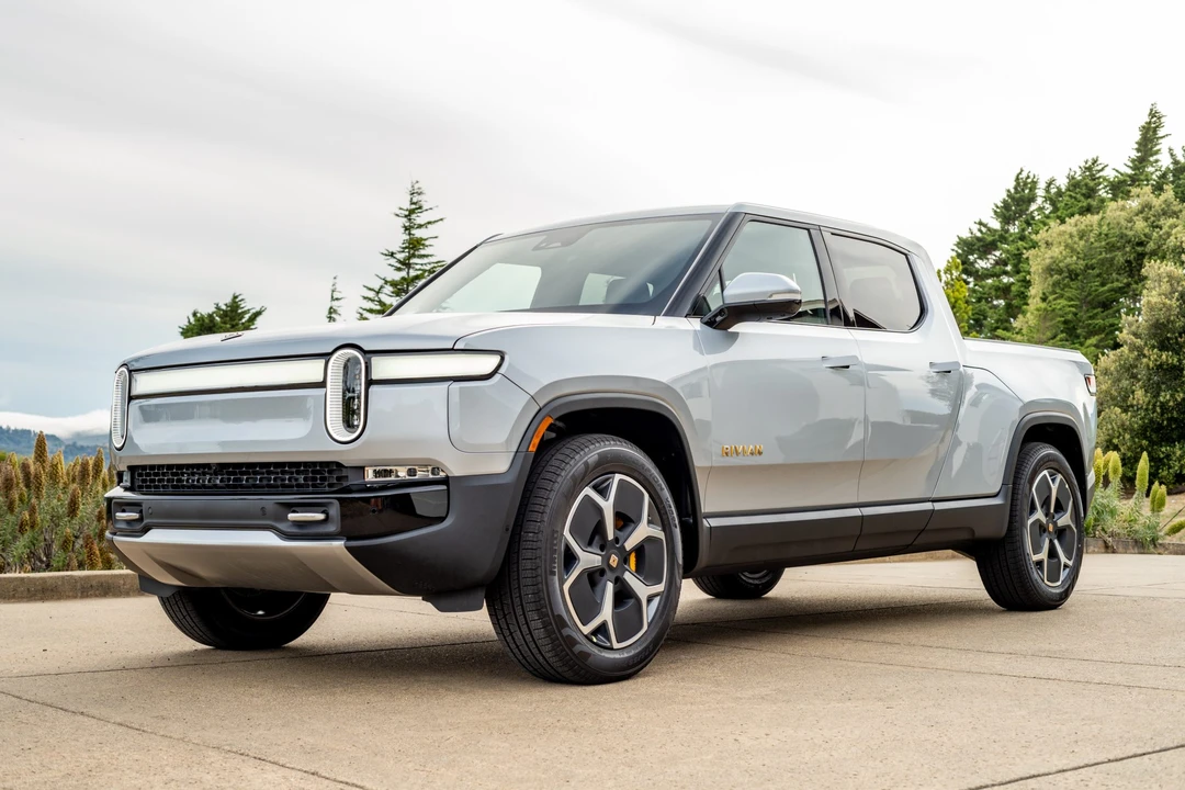 2022 Rivian R1T - Image 2 of 31