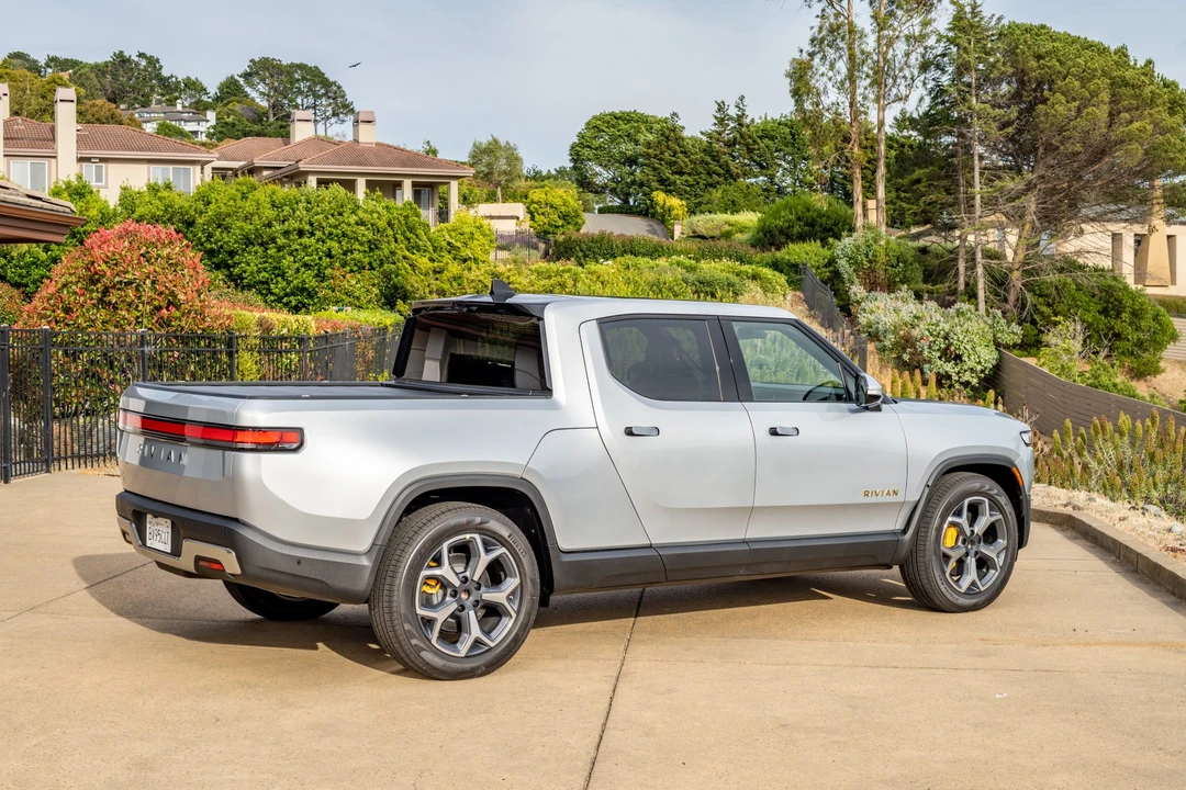 2022 Rivian R1T - Image 17 of 31