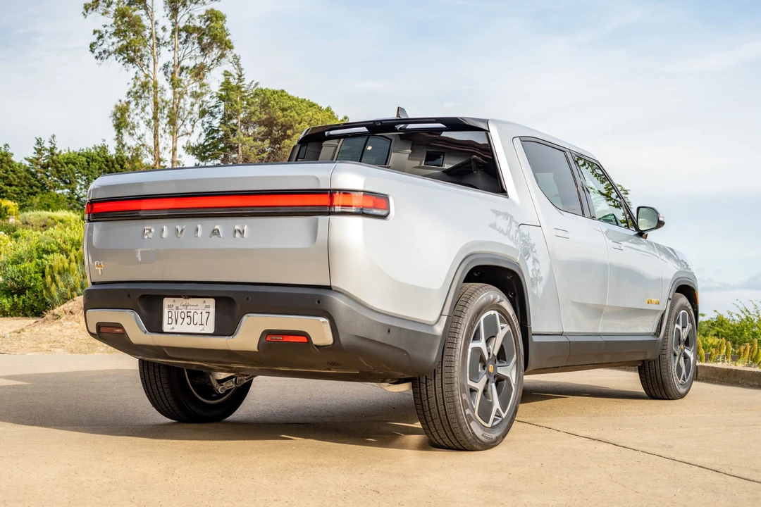 2022 Rivian R1T - Image 13 of 31