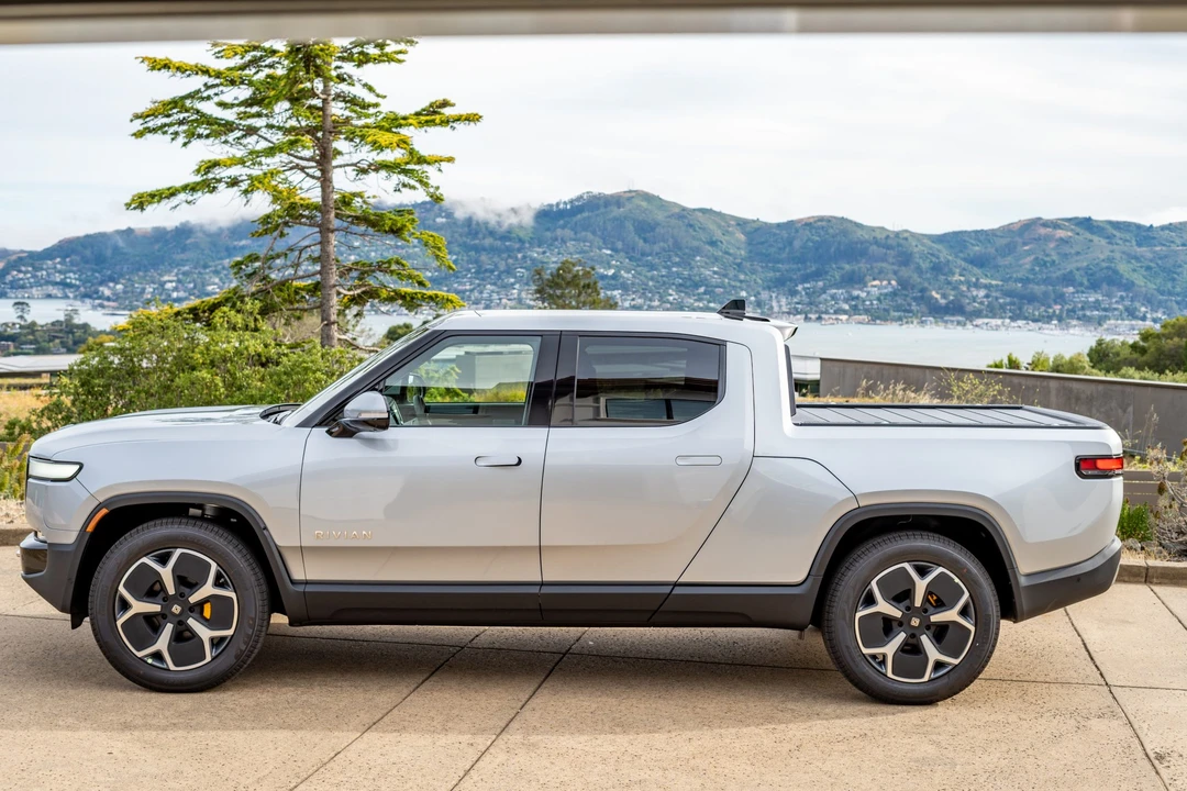 2022 Rivian R1T - Image 5 of 31