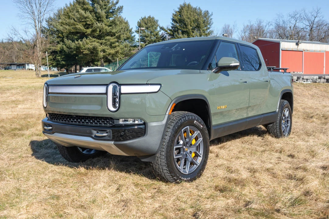 2022 Rivian R1T - Image 2 of 31