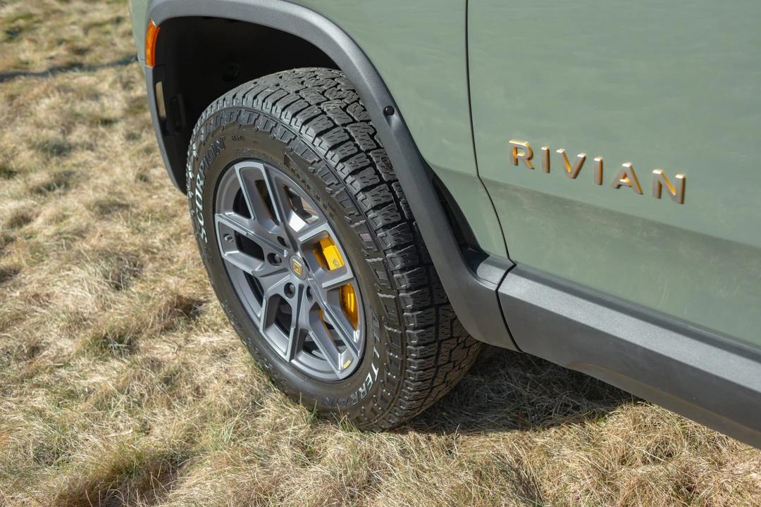 2022 Rivian R1T - Image 25 of 31