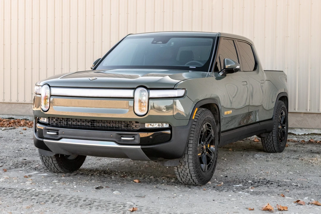 2022 Rivian R1T - Image 2 of 31