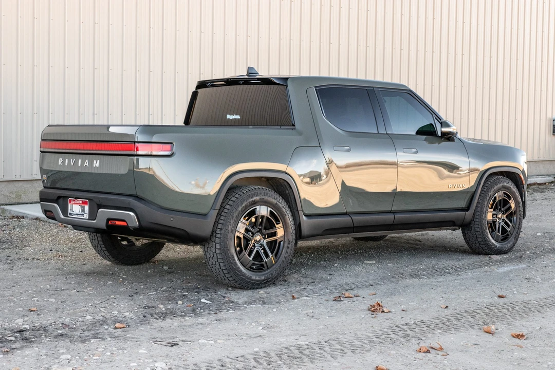 2022 Rivian R1T - Image 7 of 31
