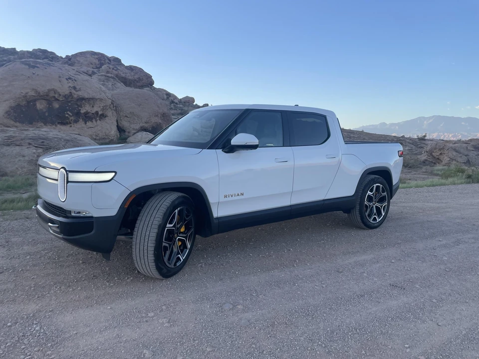 2022 Rivian R1T - Image 7 of 31